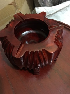 Gạt tàn thuốc gỗ
