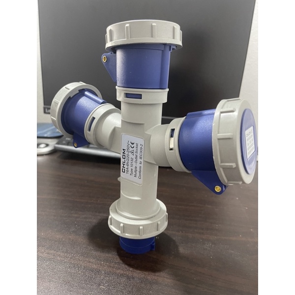 Ổ cắm công nghiệp chia 3 IP 67 (3F16A)