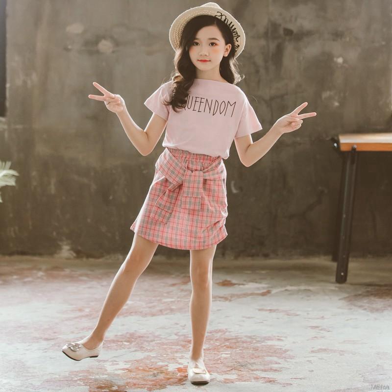 Bộ áo thun ngắn tay in chữ + Chân váy caro cho bé gái