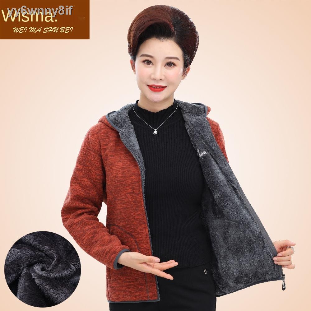 2021 mới của phụ nữ trung niên và cao tuổi áo len có mũ trùm đầu mẹ khoác mùa thu lông cừu cực quần xuânThời trang tay d