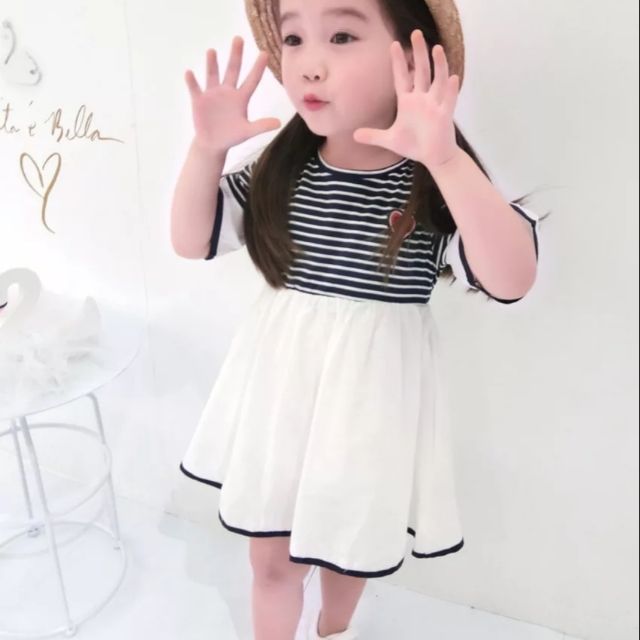 Váy kẻ tim tay loe