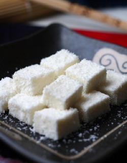 Cơm dừa sấy khô đóng gói 100g