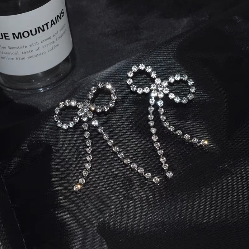 bông tai hình nơ tua rua dài đính đá phong cách hàn quốc