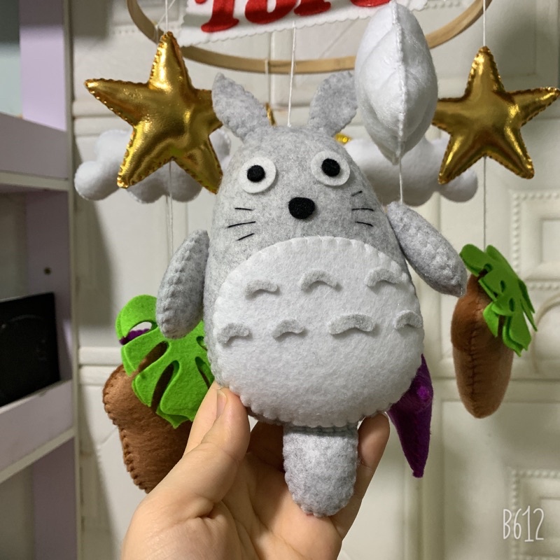Đồ chơi treo nôi cho bé kích thích thị giác cho bé, tự xoay và phát nhạc mẫu TOTORO và ngôi sao tím