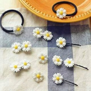Cặp tóc hoa cúc