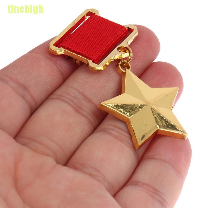 Huy hiệu bằng kim loại phong cách Nga độc đáo