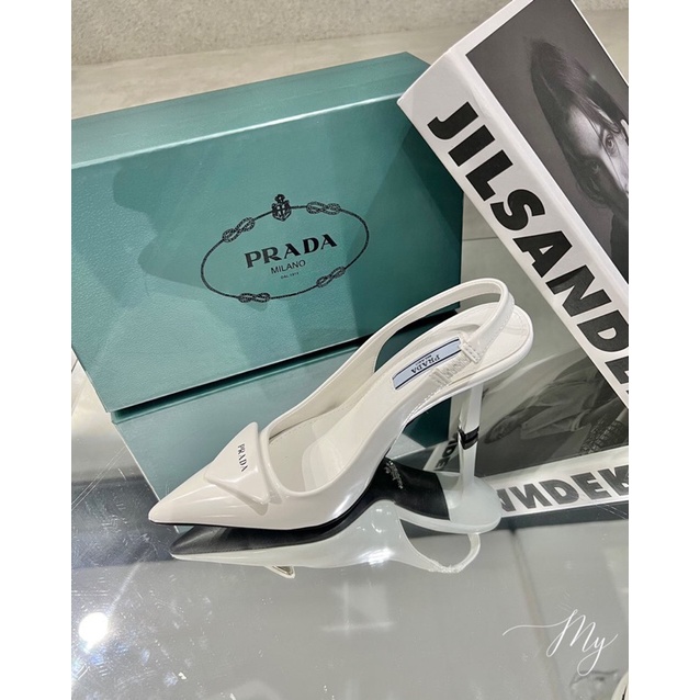 Dép khoét eo dáng mới