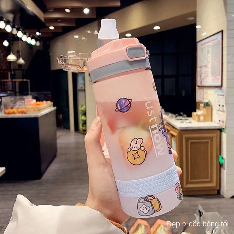 GCốc đựng nước nữ sinh phiên bản Hàn Quốc nhựa dung tích lớn, chống rò rỉ, đóng vảy bằng ống hút cầm tay