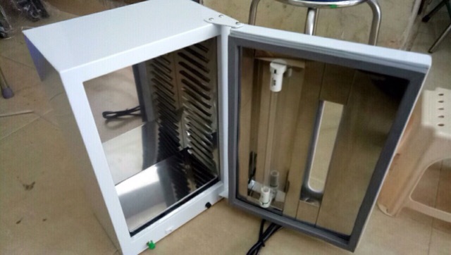 Tủ cực tím tiệt trùng dung cụ, khăn.. y tế thẩm mỹ
