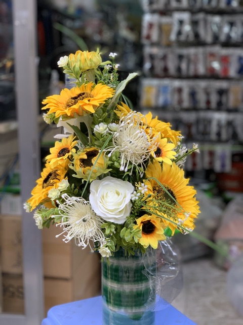 Hoa cầm tay cô dâu  2020 hoa hướng dương điểm hoa Hồng GiangPKC