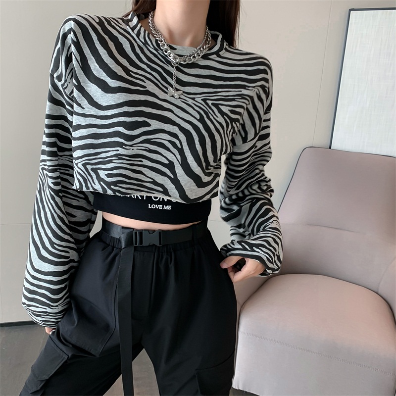 Set áo Croptop họa tiết kẻ sọc và chân váy ôm dáng thời trang cho nữ