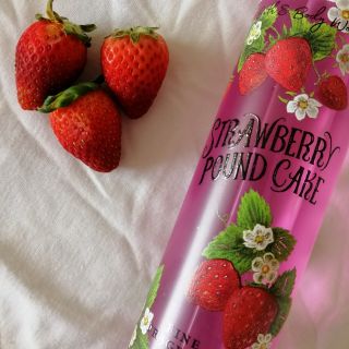 STRAWBERRY POUND CAKE - BATH AND BODY WORKS  (CÓ CHIẾT 30ML)