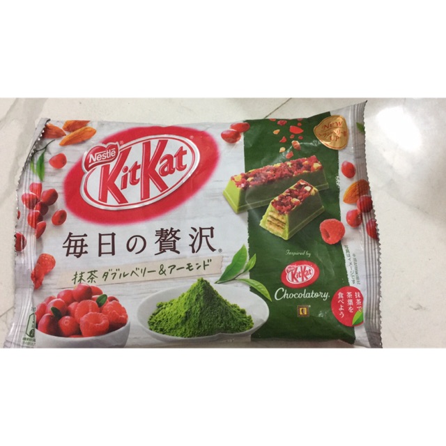 Kitkat matcha mâm xôi