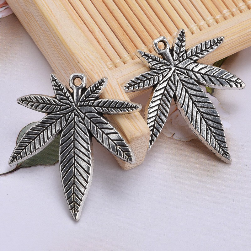 Mặt charm lá phong bản to làm vòng cổ handmade