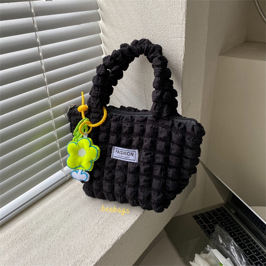 Túi Đeo Vai Vải Xốp Kèm Móc Khóa Xinh Xắn Màu Trắng Và Đen | TX40 | Túi Vải Cầm Tay Phù Hợp Mọi Outfit Đi Chơi, Cafe