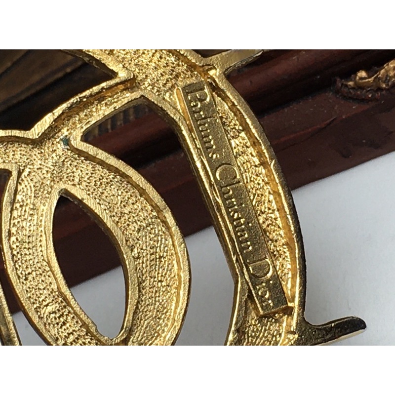 Cài áo vintage Dior- thiết kế logo