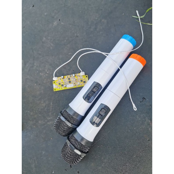 Micro loa kéo UGX9988x giá rẻ hát hay không gay hú loa