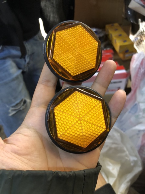 Mắt mèo phản quang gắn đuôi dè sau xe máy