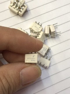5 con MOC3021 hoặc MOC3041