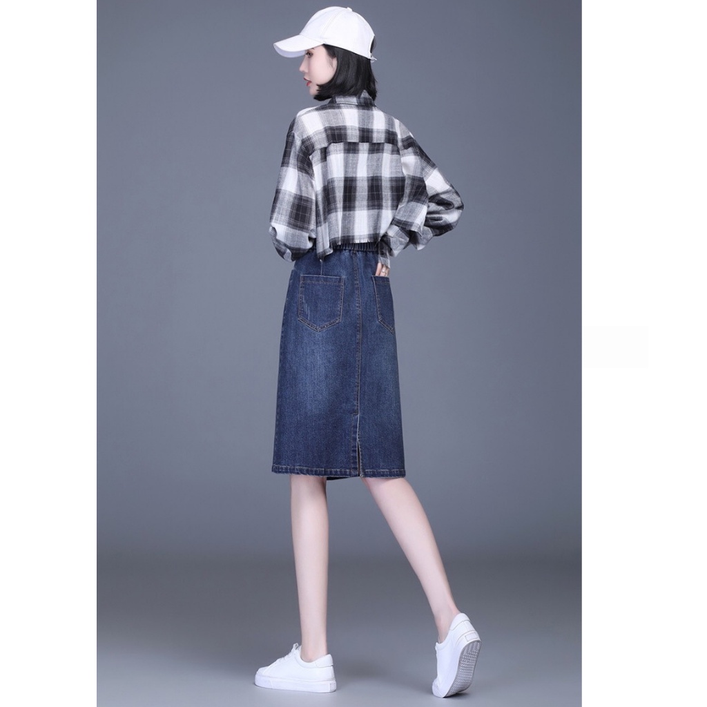 Chân váy jean  dài ngang gối dáng chữ a lưng cao xẻ tà phối vạt cúc lệch trẻ trung sành điệu