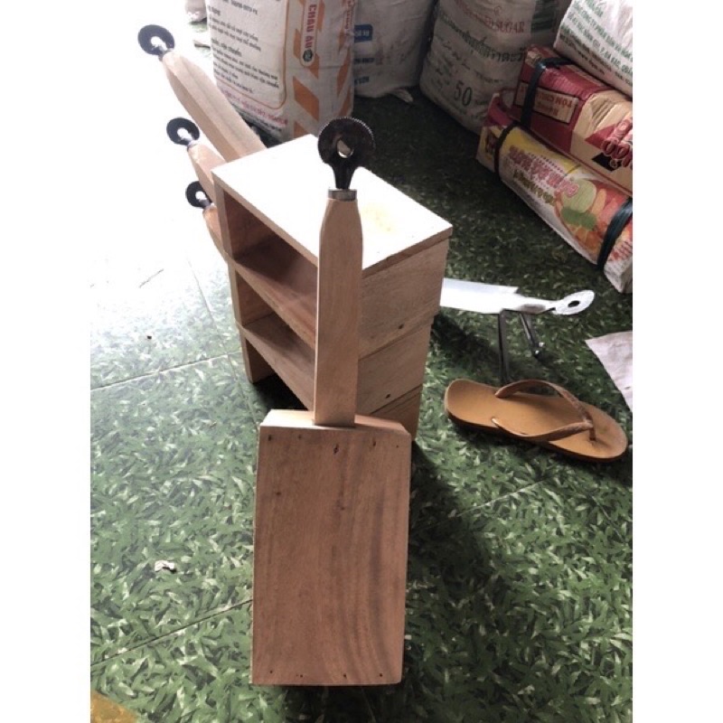 Bàn nạo dừa cây có ghế ngồi