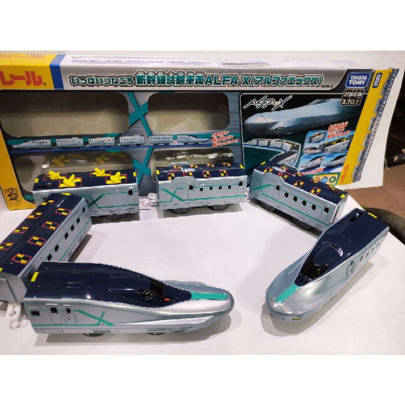 Tàu Takara Tomy 6 toa mẫu Alfa X chạy bằng pin