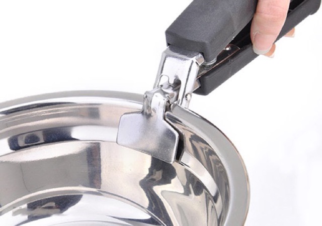 Dụng cụ gắp nóng tiện dụng cho nhà bếp