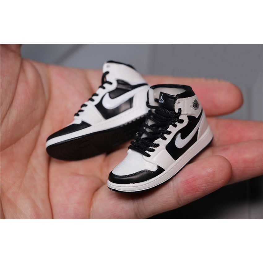 Mô Hình Giày Bóng Rổ Gấu Trúc Đỏ 3D 1 / 6 Gray J0rdan 1 Shadow 2.0 12 "Thời Trang