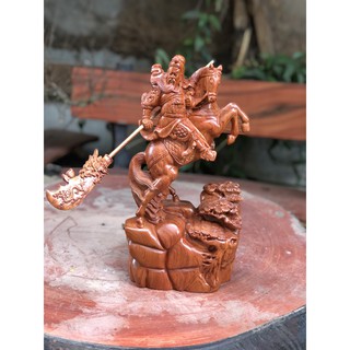 Tượng quan công cưỡi ngựa
