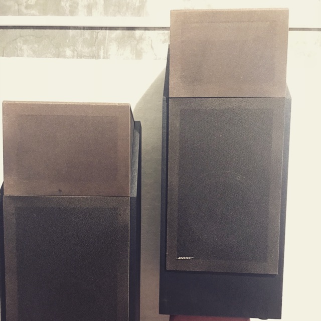 Loa 601 seri 3 màu đen sang trọng