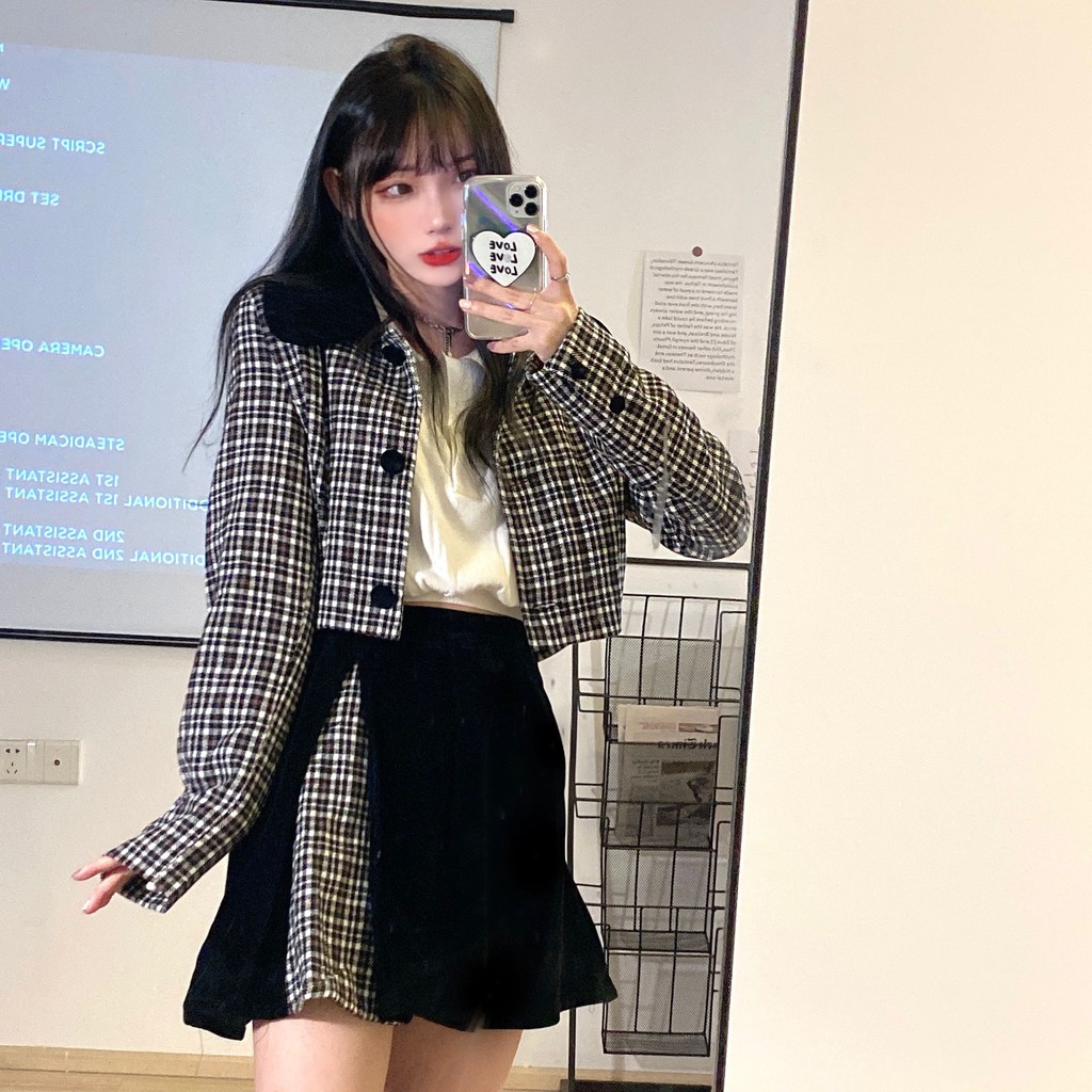Áo khoác có nút cài kẻ sọc tay dài croptop + váy giả 2 mảnh kẻ sọc đen ngắn ulzzang