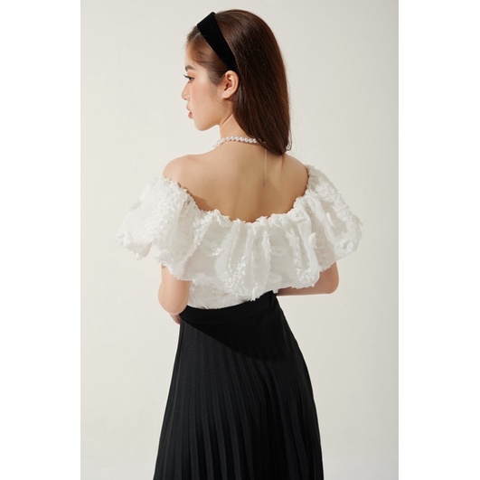 WHITELAZZ | Áo trễ vai bèo thêu hoa nổi - Helen Off-shoulder Top