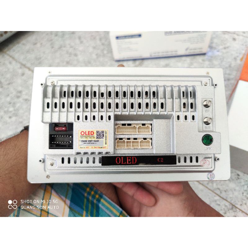 Màn hình dvd android OLED C2 , tặng camera lùi AHD + camera hành trình | BigBuy360 - bigbuy360.vn