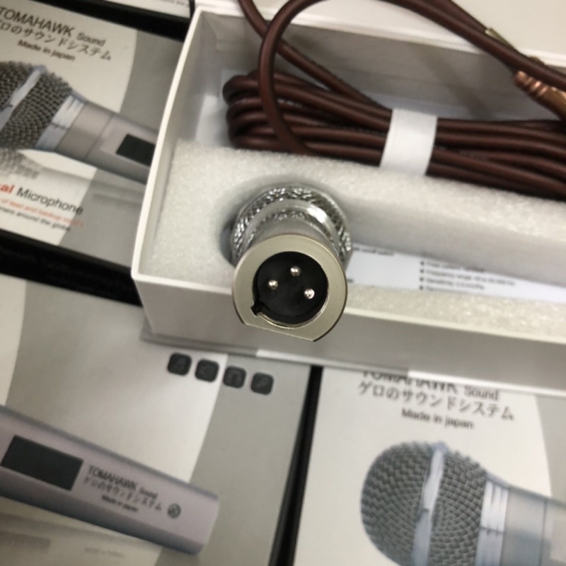 Micro Karaoke Có Dây Tomahawk Made in Japan cao cấp thu âm nhạy, trong tiếng Mic cho dàn karaoke, loa kéo