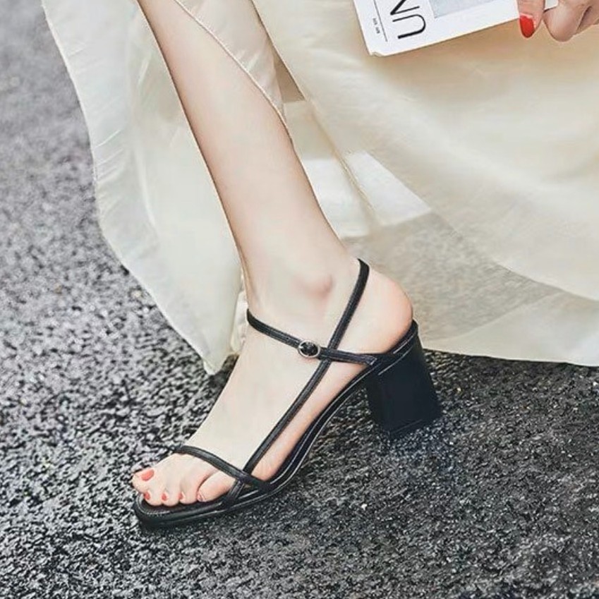 Sandal cao gót 5p quai mảnh dây nối hông đế vuông da mềm (FT-SD025)