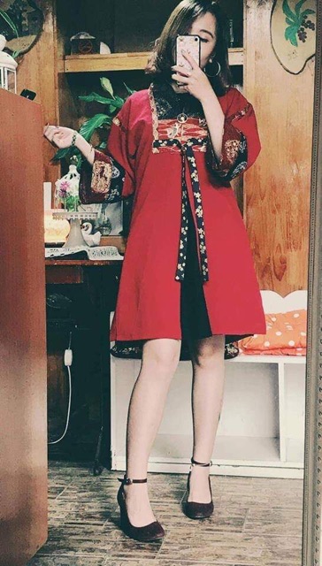 Áo Nhật Bình màu đỏ thân dài | BigBuy360 - bigbuy360.vn