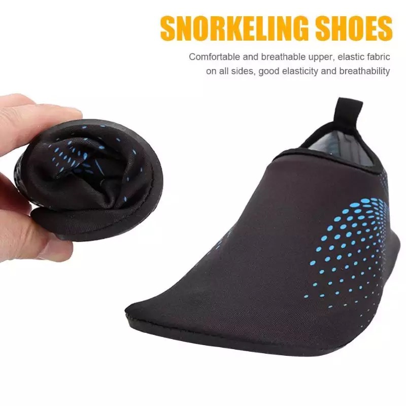 Giày đi biển đen chấm xanh cho nam và nữ