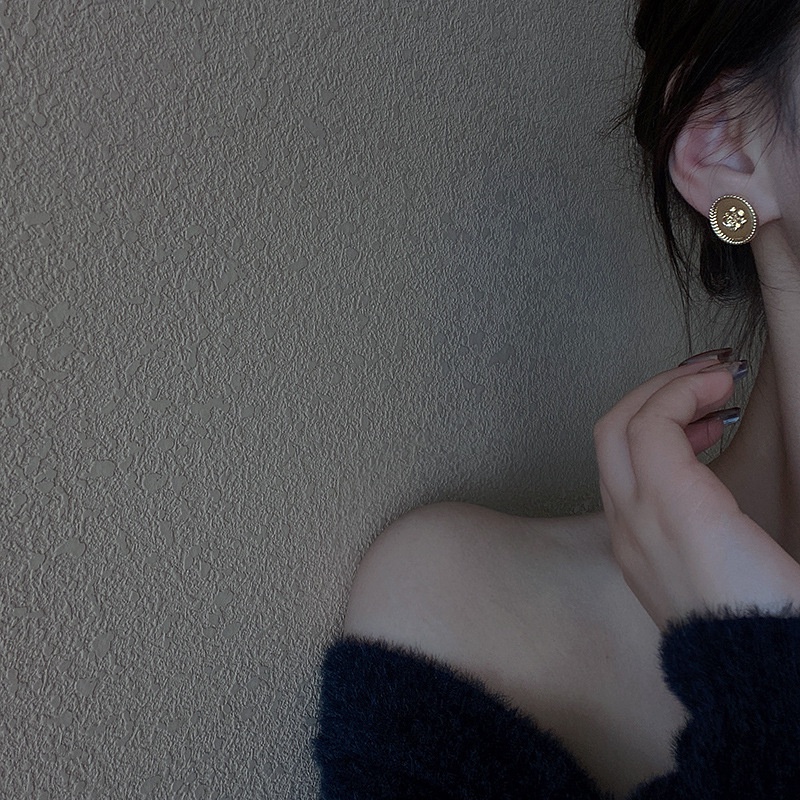 Khuyên Tai Kim Loại Hình Hoa Đính Ngọc Trai Phong Cách Retro Thời Trang