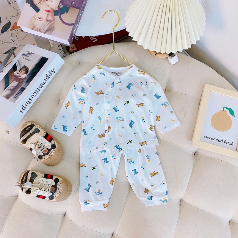 Đồ bộ dài tay cúc chéo chất thun lạnh màu trắng họa tiết ngộ nghĩnh cho bé yêu