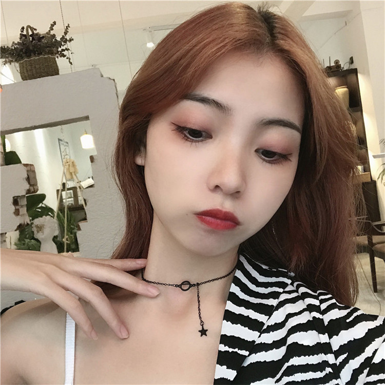 Simple female black star necklace in the cold wind Korean student collarbone necklace design antique chain design