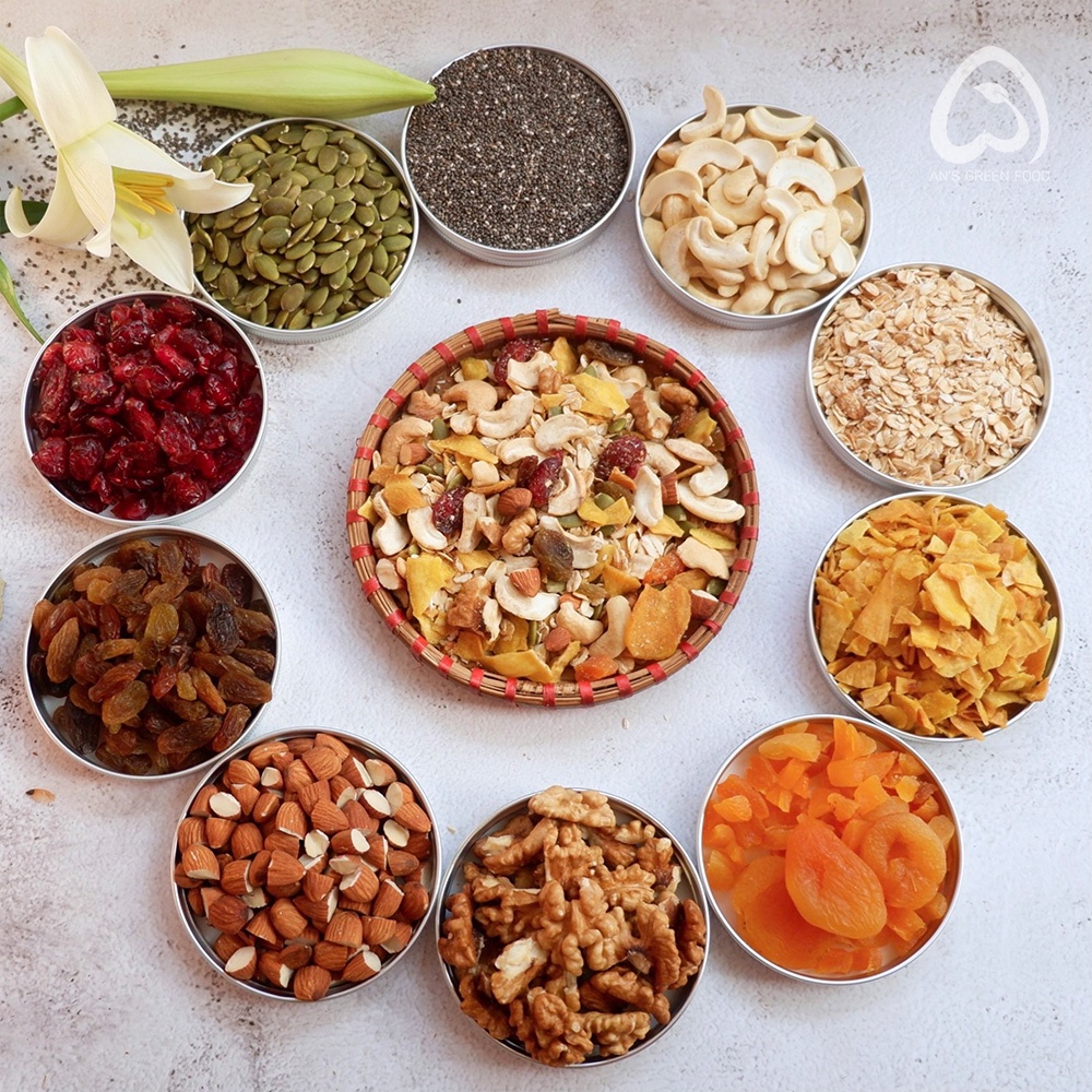 Ngũ Cốc Ăn Kiêng - Granola Healthy Siêu Hạt (Hạnh Nhân, Hạt Điều, Bí Xanh, Óc Chó, Mơ Sấy, Nho Sấy, Khoai Lang Sấy Mật)