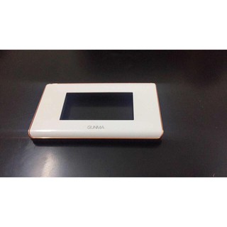 MẶT DÙNG CHO 3 HẠT Ổ CẮM CÔNG TẮC TRẮNG VIỀN VÀNG