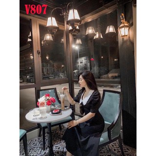 Váy đầm đen phối cổ trắng quý phái