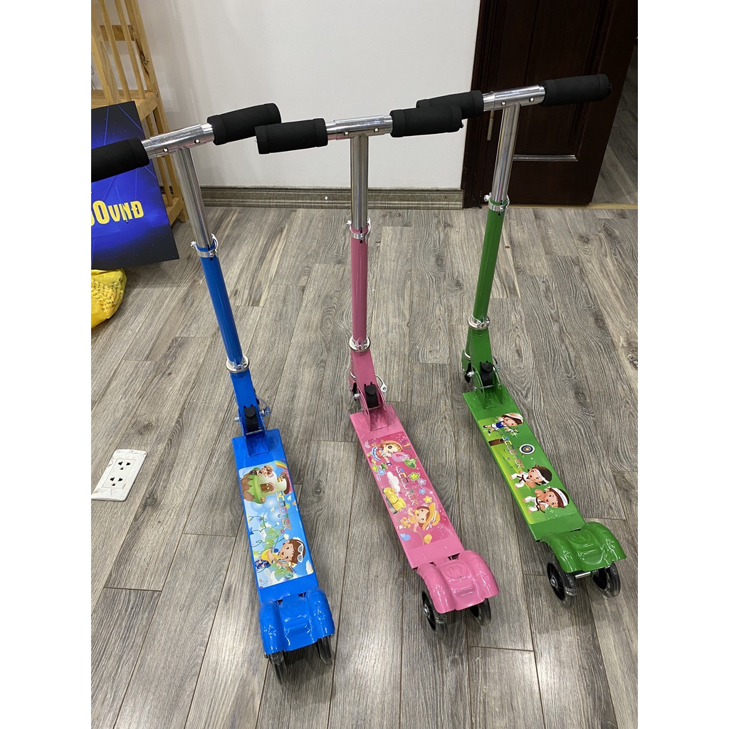 Xe trượt Scooter trẻ em có bánh đèn mã 951, có 3 nấc điều chỉnh chiều cao cho bé tư 2-6 tuổi