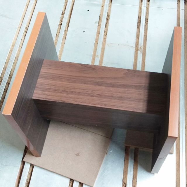 Một chiếc kệ loa cao cấp cao từ 25cm đến 60cm