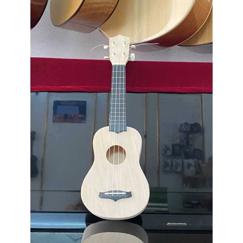Đàn ukulele soprano gỗ mộc tự sơn theo ý thích có lỗi nhỏ