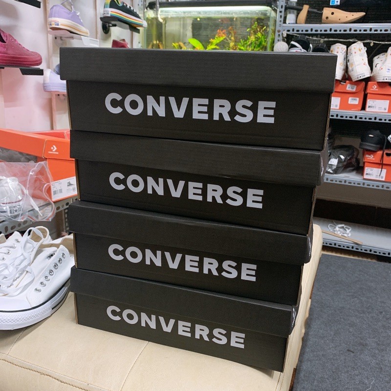 Hộp giày Converse xịn xò