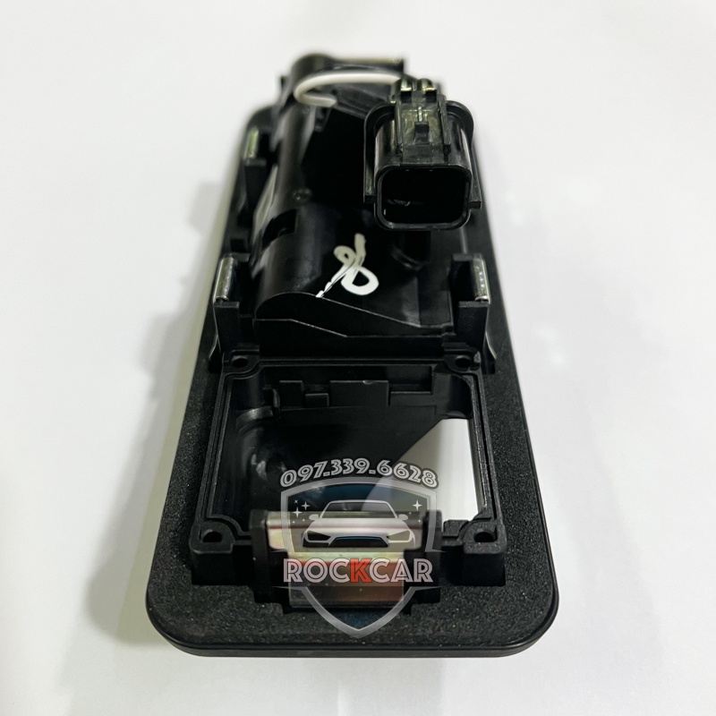 Công tắc mở cốp xe Hyundai Accent & Hyundai Elantra, nhập khẩu chính hãng từ Hyundai Mobis Hàn Quốc