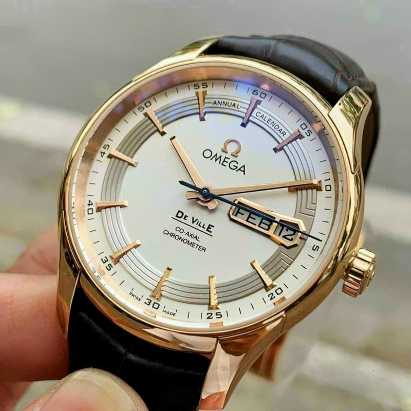 Đồng hồ nam Omega dây da cá sấu.