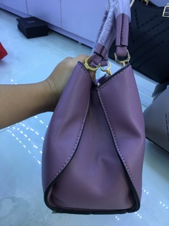 Túi công sở thêu chéo V size 22